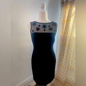 Laundry Shelli Segal size 6 black mini dress sleeveless with tulle neckline